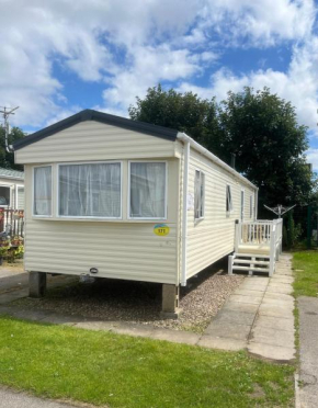 The Luxury Wolds Retreat 6 Berth 3 bedrooms beds made for arrival WIFI